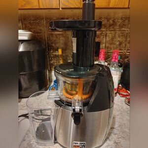 Salton VitaPro Low Speed Juicer New No Box